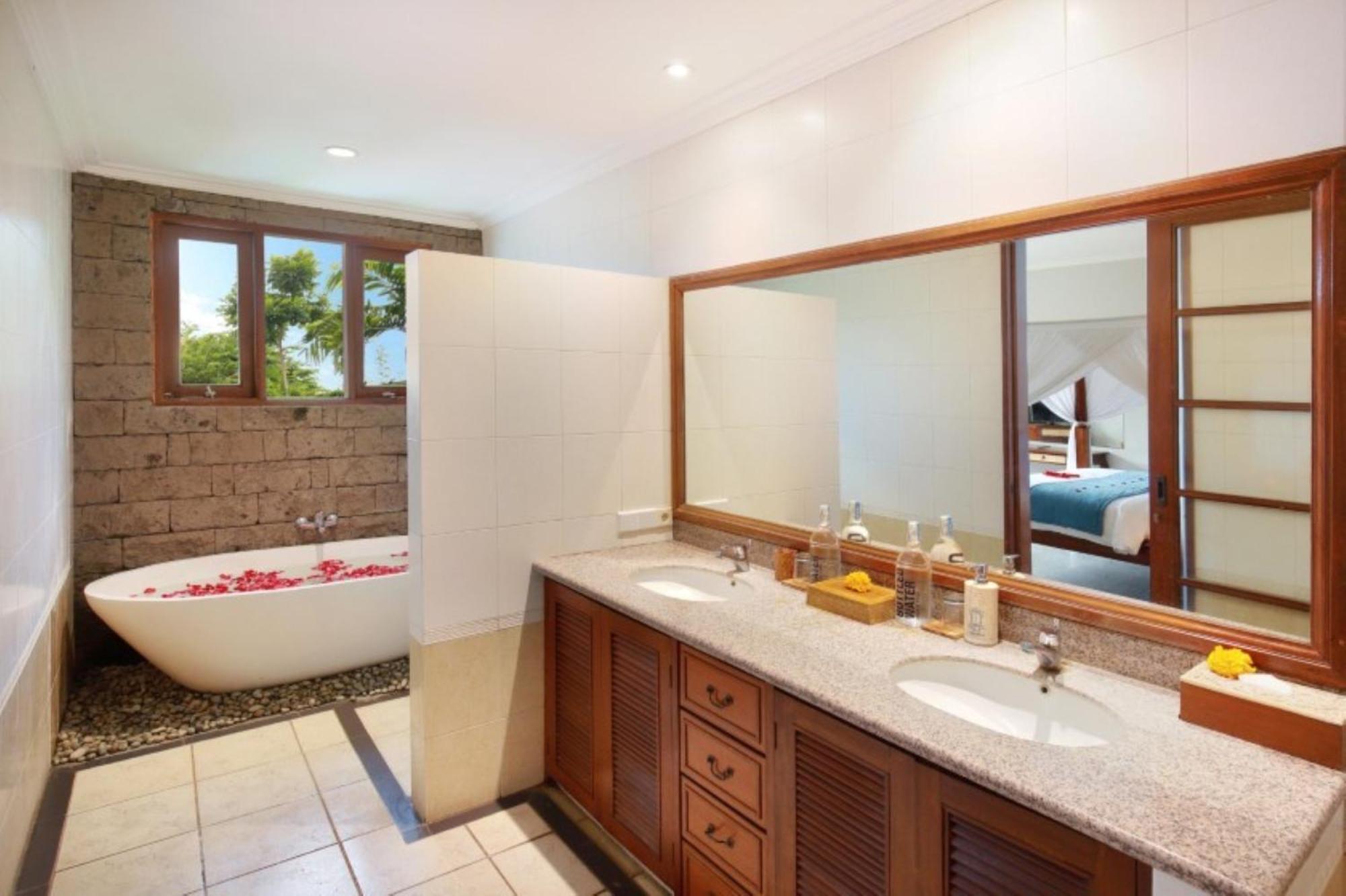 Kecapi Villa Seminyak By Ini Vie Hospitality Εξωτερικό φωτογραφία