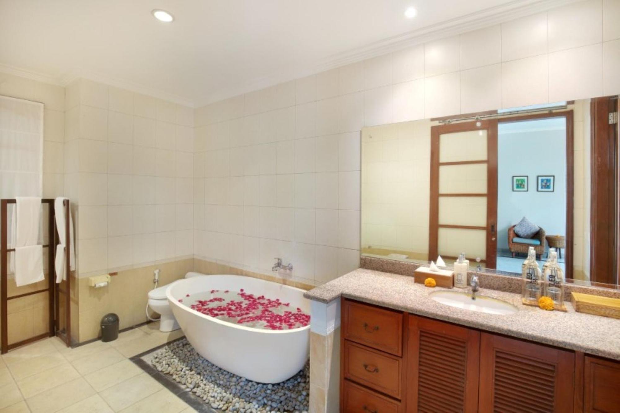 Kecapi Villa Seminyak By Ini Vie Hospitality Εξωτερικό φωτογραφία