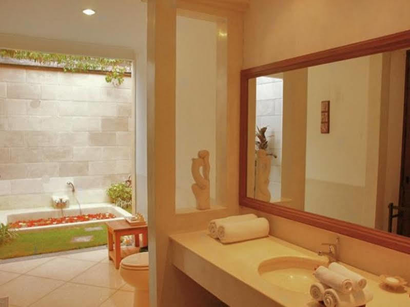 Kecapi Villa Seminyak By Ini Vie Hospitality Εξωτερικό φωτογραφία